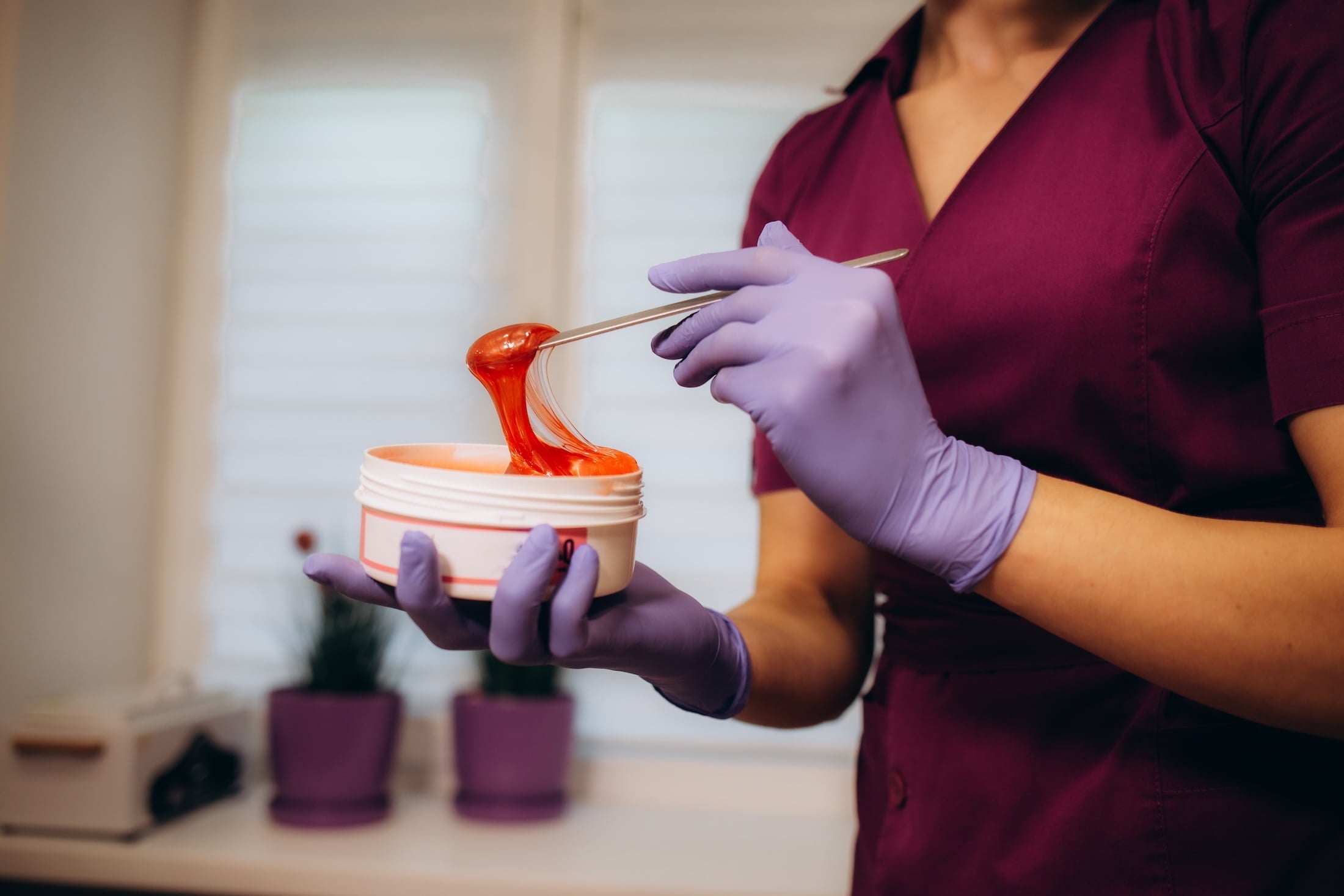 Épilation chez l'esthéticienne et tondeuse intime : longueur et timing pour une épilation parfaite