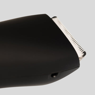 La lama in ceramica nera